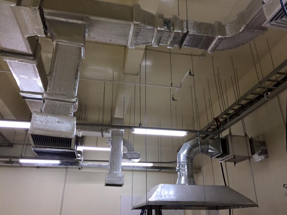 Tầm quan trọng của hệ thống thông gió hút mùi trong khu bếp